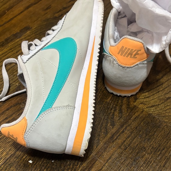 Nike Athletic Shoes in White and Teal - Picture 7 of 8